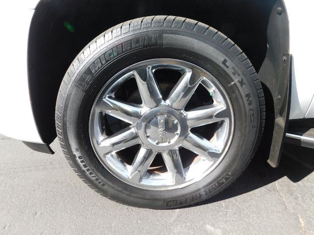 GMC Yukon Denali AWD 4dr 2008