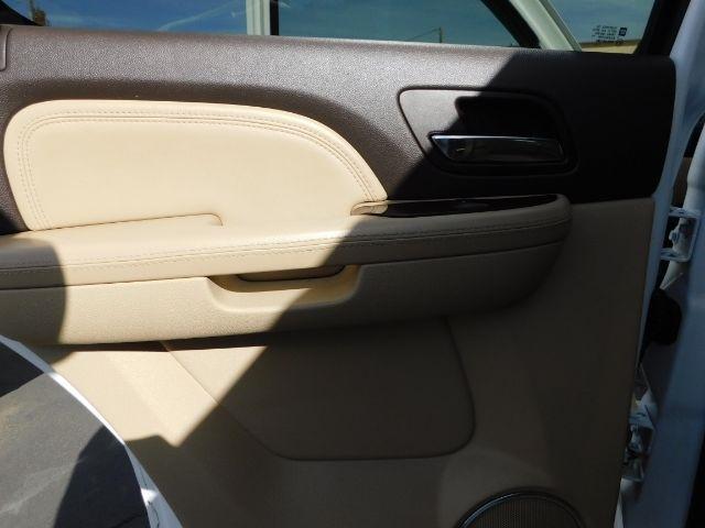 GMC Yukon Denali AWD 4dr 2008