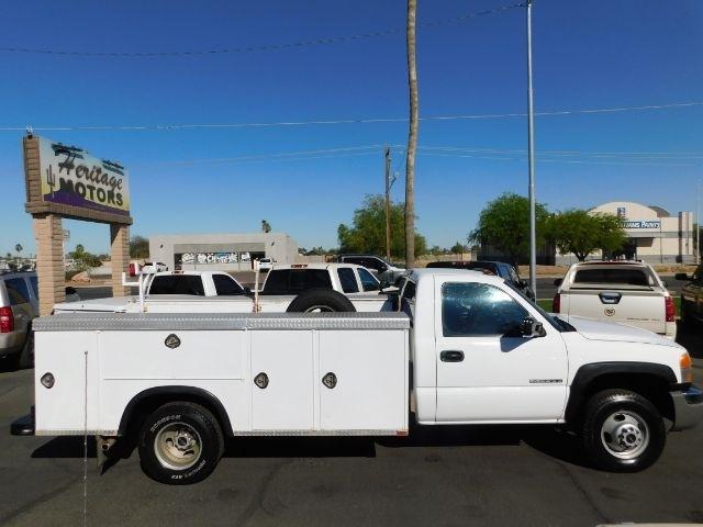 GMC Sierra 3500 Reg Cab 161.5" WB, 84.9" CA WT 2005