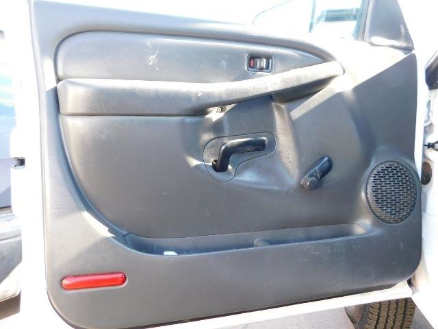 GMC Sierra 3500 Reg Cab 161.5" WB, 84.9" CA WT 2005