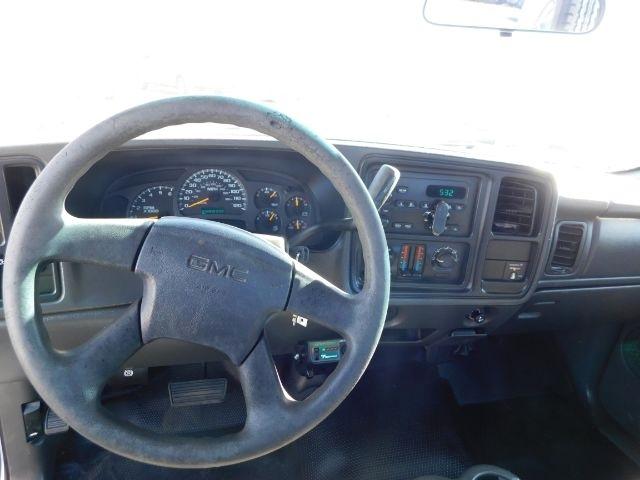 GMC Sierra 3500 Reg Cab 161.5" WB, 84.9" CA WT 2005