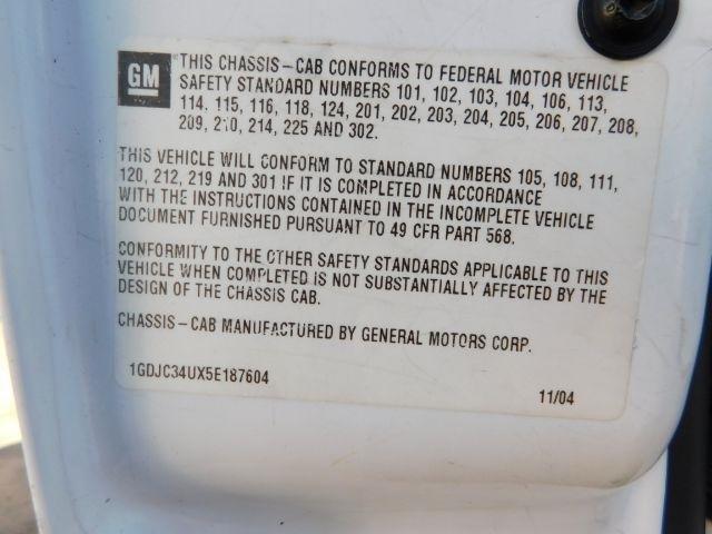 GMC Sierra 3500 Reg Cab 161.5" WB, 84.9" CA WT 2005