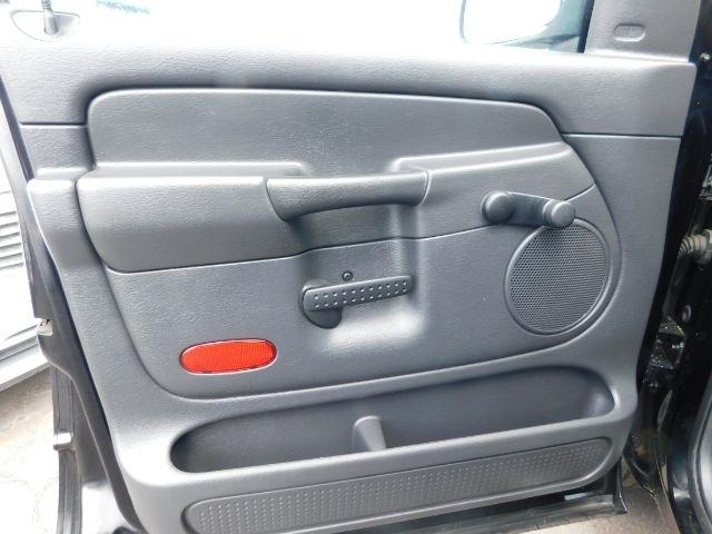 Dodge Ram 1500 4dr Quad Cab 140.5" WB ST 2004