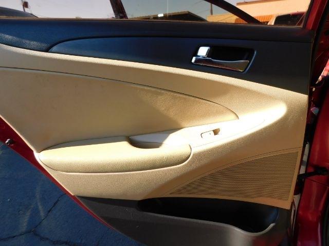 Hyundai Sonata 4dr Sdn 2.4L Auto GLS 2011