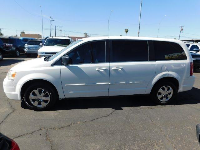 Chrysler Town & Country 4dr Wgn LX *Ltd Avail* 2010