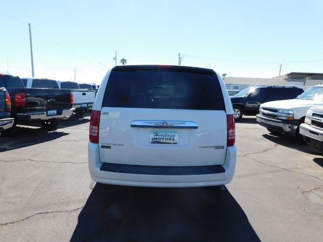 Chrysler Town & Country 4dr Wgn LX *Ltd Avail* 2010