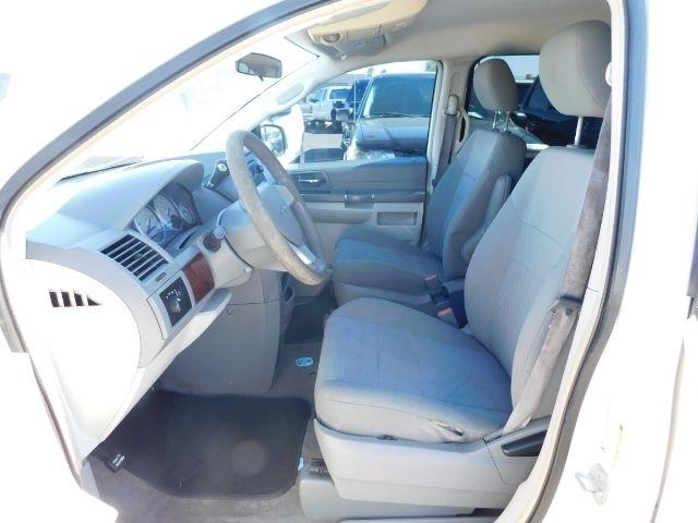 Chrysler Town & Country 4dr Wgn LX *Ltd Avail* 2010