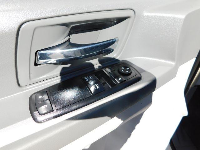 Chrysler Town & Country 4dr Wgn LX *Ltd Avail* 2010