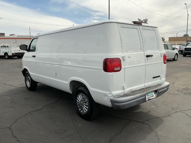 Dodge Ram Van 3500 127" WB 2002