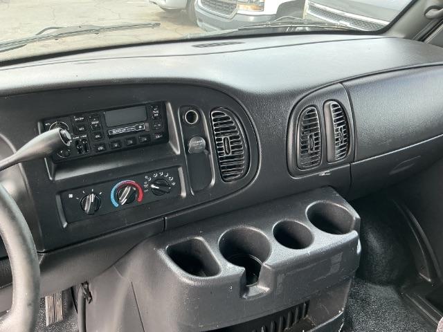 Dodge Ram Van 3500 127" WB 2002