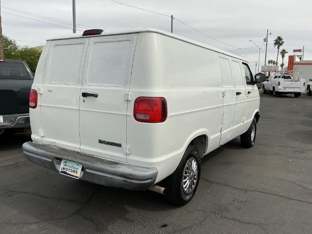 Dodge Ram Van 3500 127" WB 2002