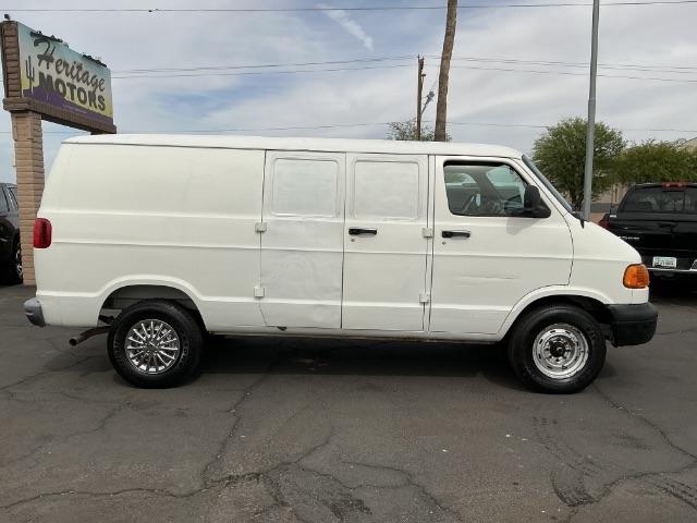 Dodge Ram Van 3500 127" WB 2002