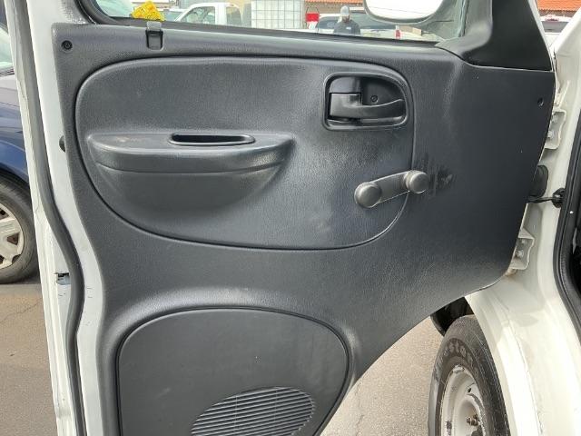 Dodge Ram Van 3500 127" WB 2002