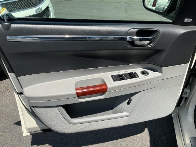 Chrysler 300 4dr Sdn 300C 2006