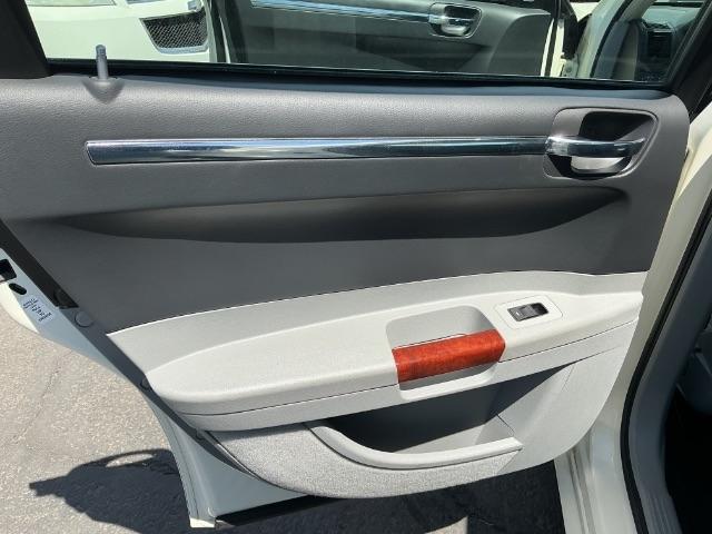 Chrysler 300 4dr Sdn 300C 2006