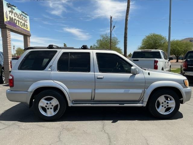 Infiniti QX4 4dr SUV Luxury 4WD 2002