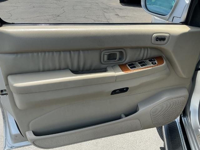 Infiniti QX4 4dr SUV Luxury 4WD 2002