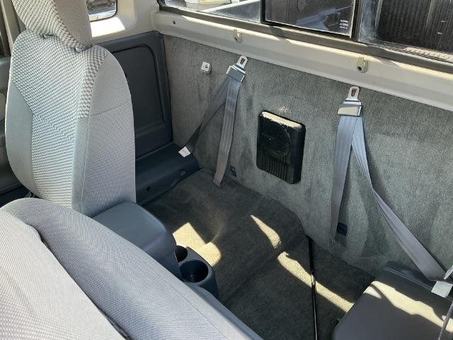 Nissan Frontier 2WD SE King Cab V6 Manual Desert Runner 2001