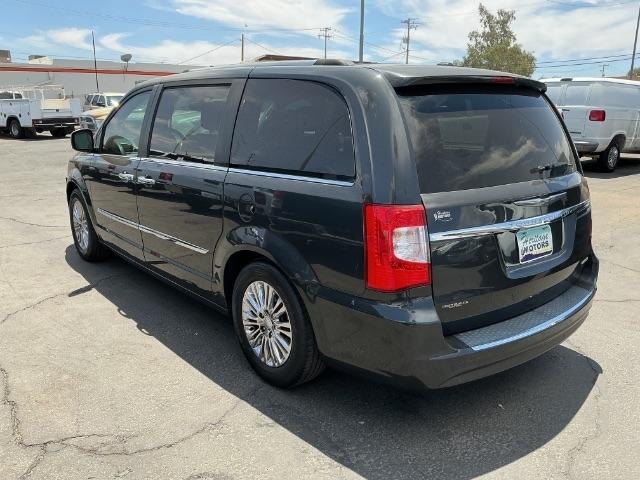 Chrysler Town & Country 4dr Wgn Limited 2011