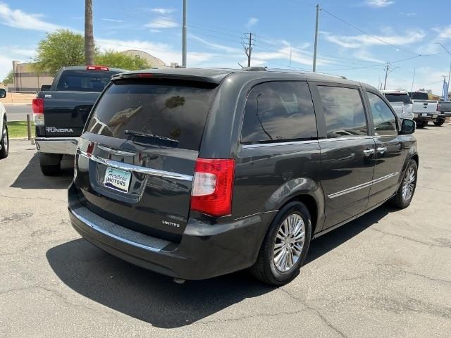 Chrysler Town & Country 4dr Wgn Limited 2011