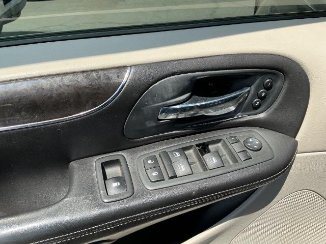 Chrysler Town & Country 4dr Wgn Limited 2011