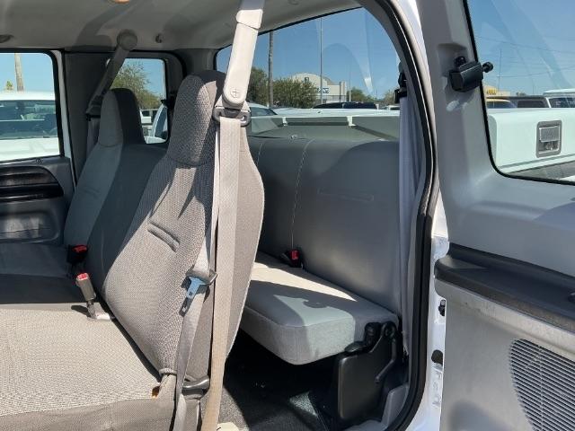 Ford Super Duty F-250 Supercab 142" Lariat 2005