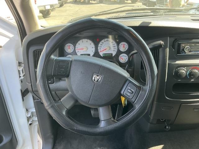 Dodge Ram 1500 4dr Quad Cab 140.5" WB SLT 2004