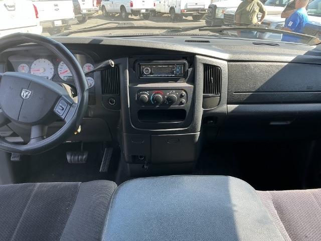 Dodge Ram 1500 4dr Quad Cab 140.5" WB SLT 2004