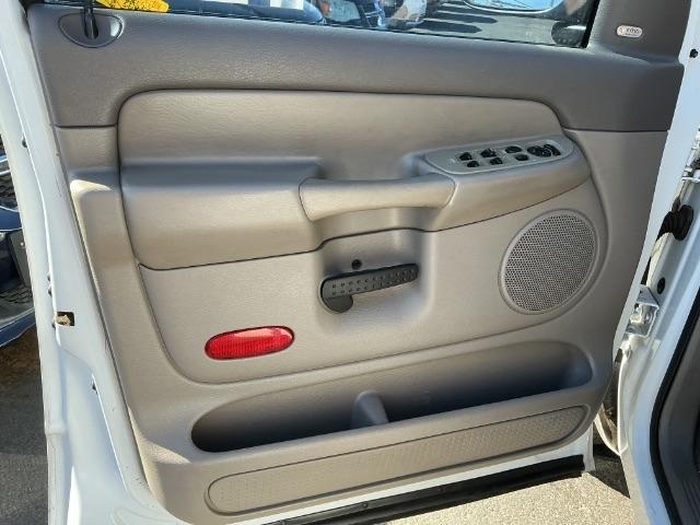 Dodge Ram 1500 4dr Quad Cab 140.5" WB SLT 2004