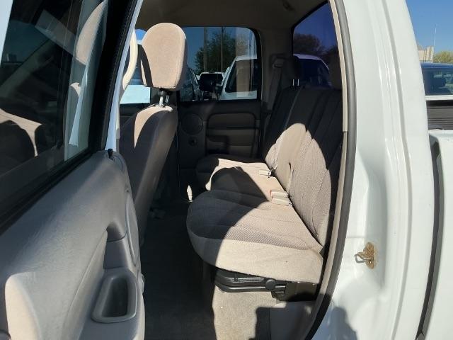 Dodge Ram 1500 4dr Quad Cab 140.5" WB SLT 2004