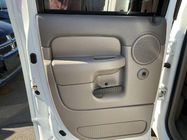 Dodge Ram 1500 4dr Quad Cab 140.5" WB SLT 2004