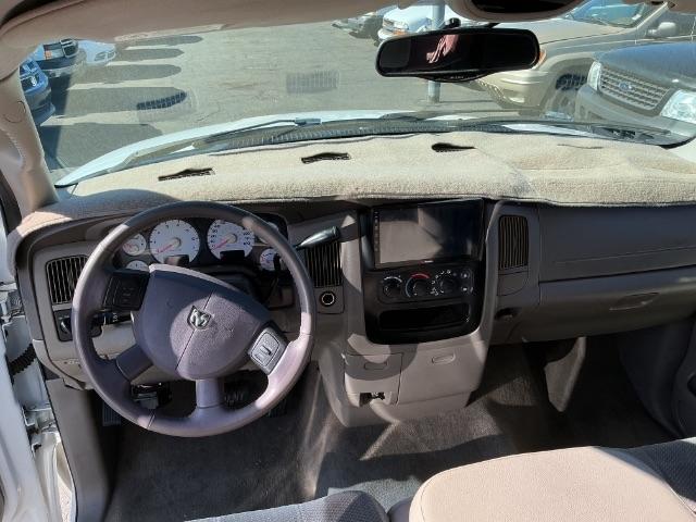 Dodge Ram 1500 4dr Quad Cab 140.5" WB SLT 2004