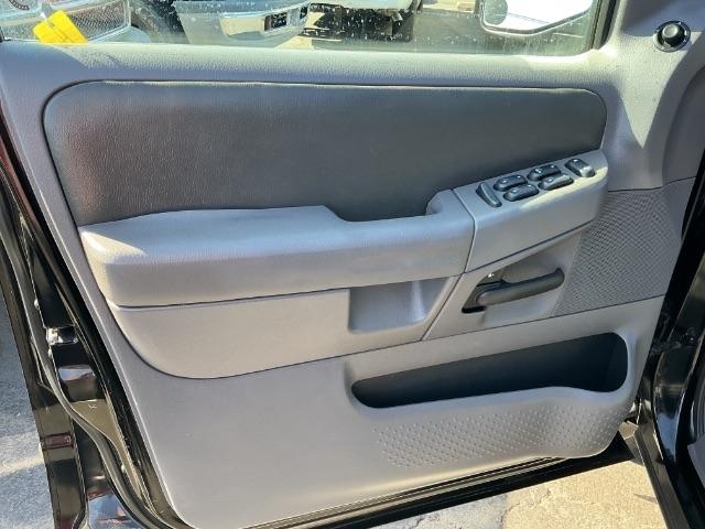 Ford Explorer 4dr 114" WB 4.0L XLS 4WD 2004