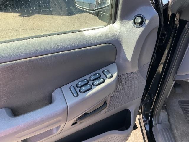 Ford Explorer 4dr 114" WB 4.0L XLS 4WD 2004