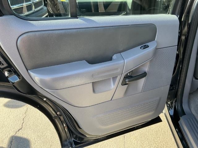 Ford Explorer 4dr 114" WB 4.0L XLS 4WD 2004