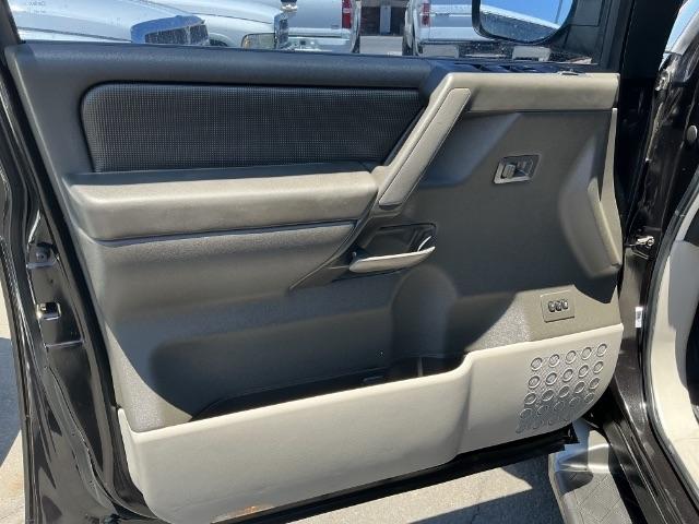 Nissan Pathfinder Armada LE 2WD 2004