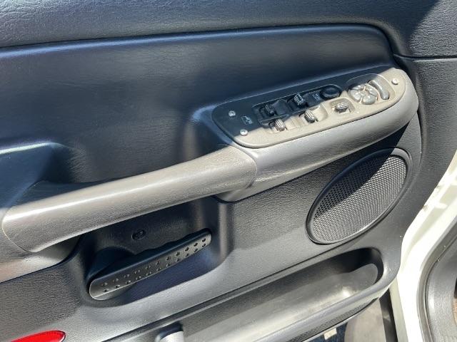 Dodge Ram 2500 4dr Quad Cab 140.5" WB 4WD SLT 2003