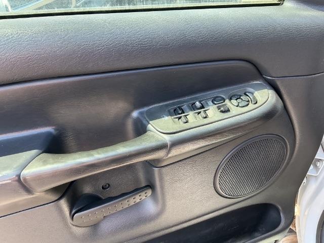 Dodge Ram 2500 4dr Quad Cab 140.5" WB 4WD SLT 2004