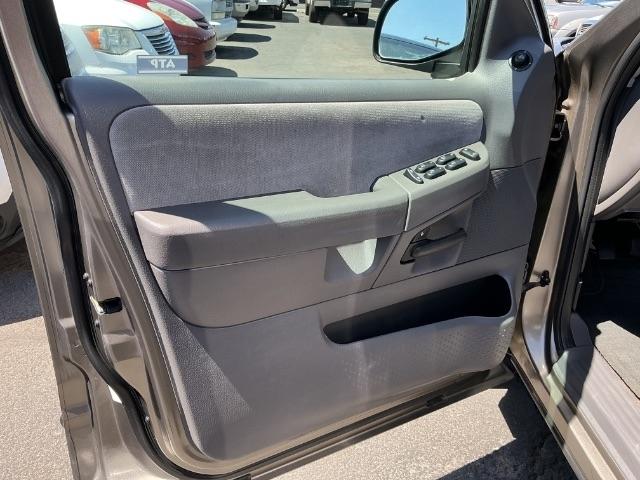 Ford Explorer 4dr 114" WB 4.0L XLT 4WD 2005