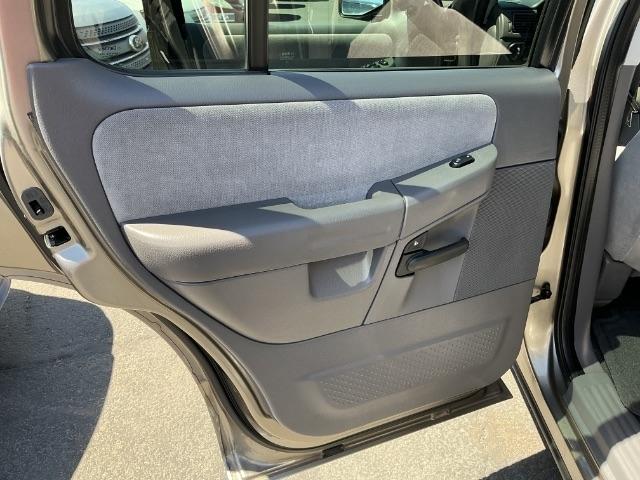 Ford Explorer 4dr 114" WB 4.0L XLT 4WD 2005