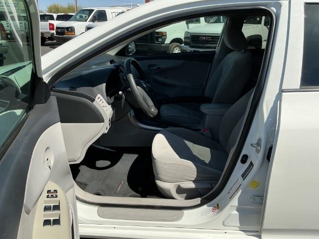 Toyota Corolla 4dr Sdn Auto LE Special Edition (Natl) 2013