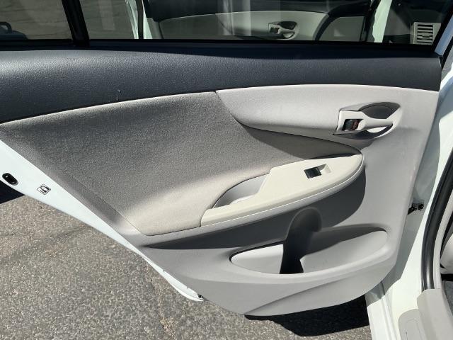 Toyota Corolla 4dr Sdn Auto LE Special Edition (Natl) 2013