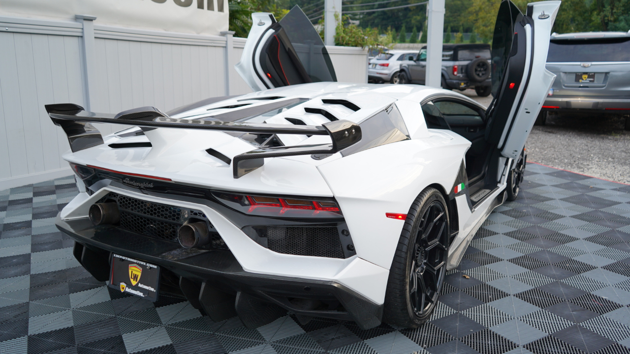 Lamborghini Aventador 2dr Cpe 2014