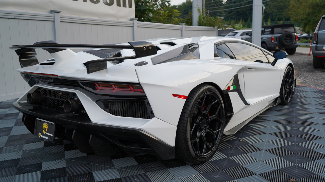 Lamborghini Aventador 2dr Cpe 2014