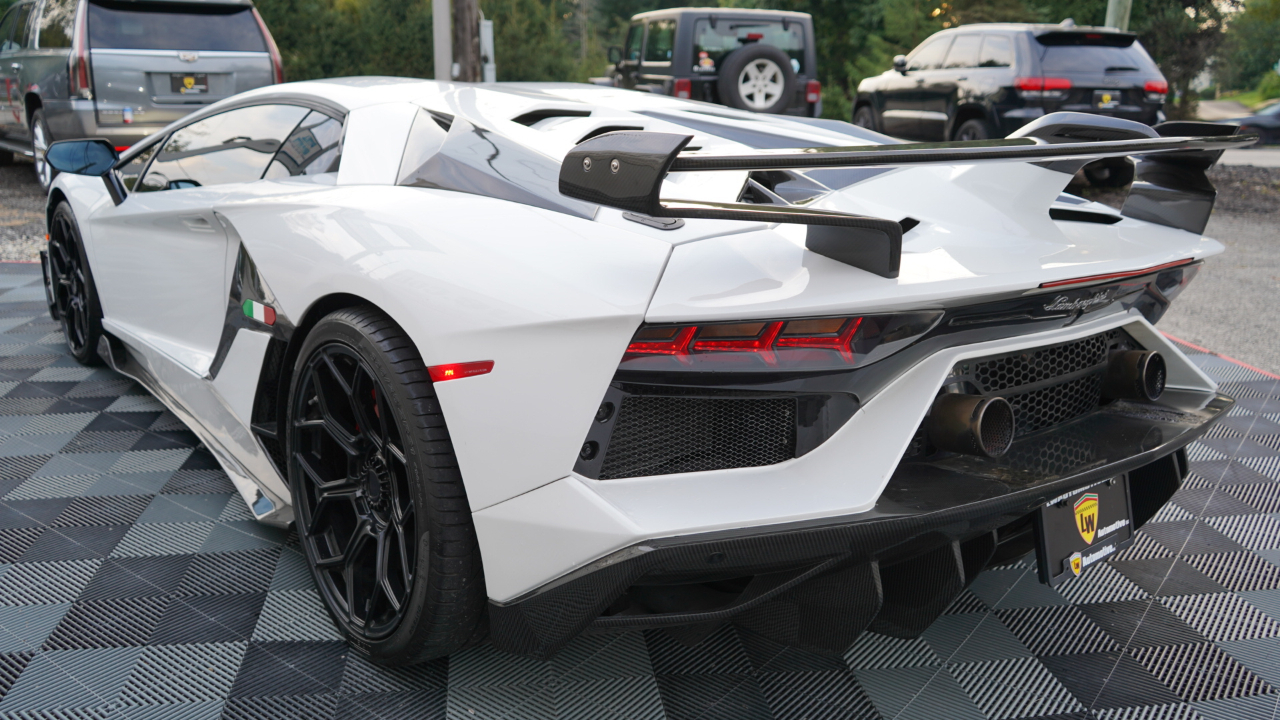Lamborghini Aventador 2dr Cpe 2014