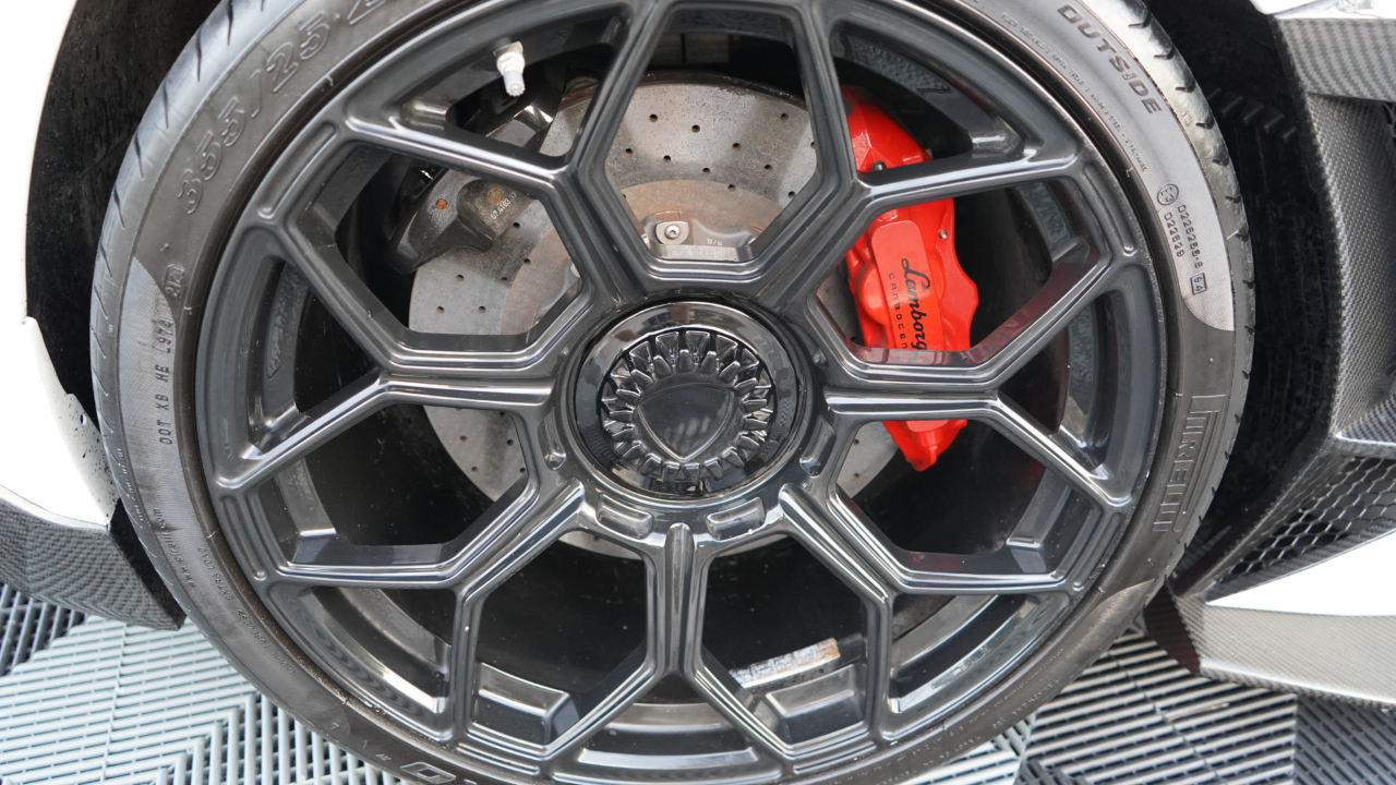 Lamborghini Aventador 2dr Cpe 2014