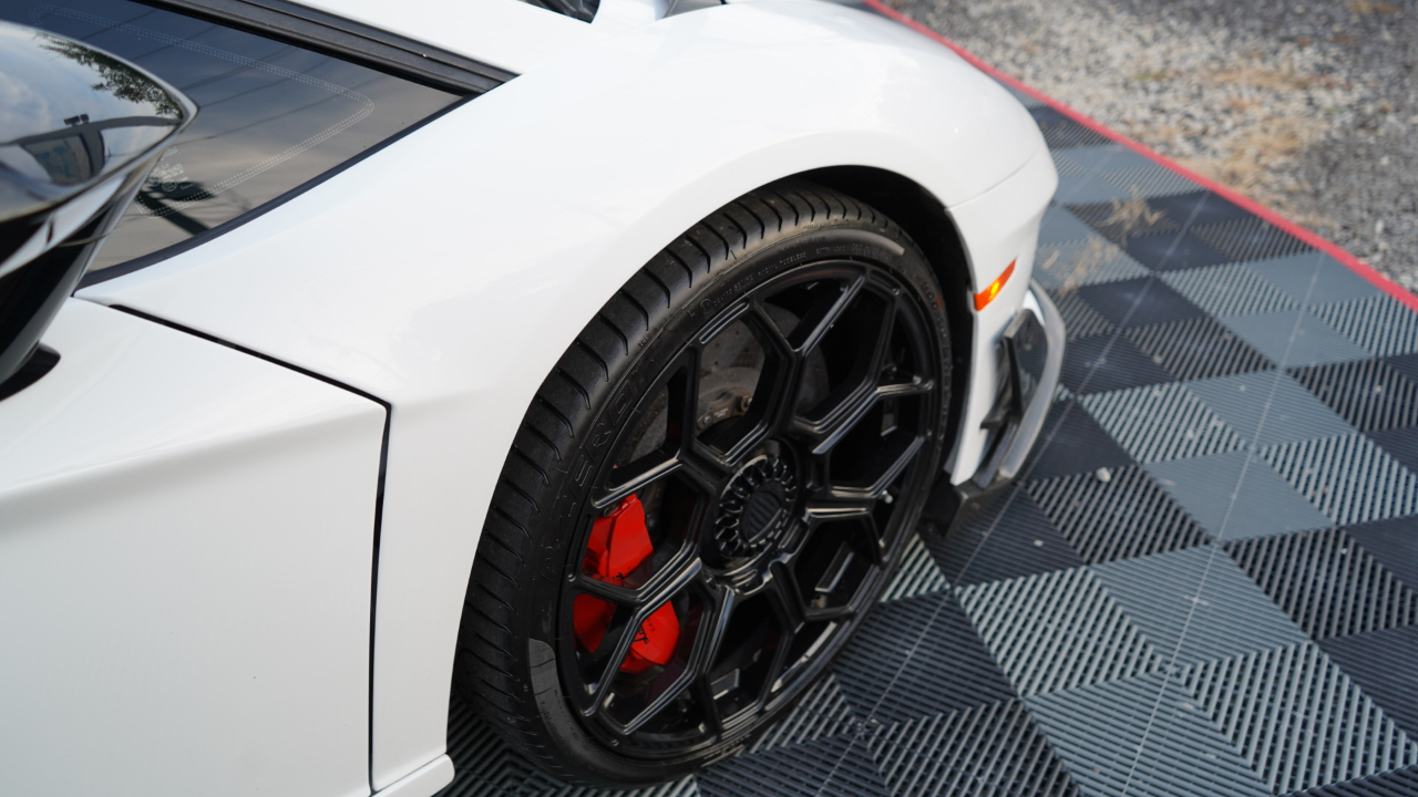 Lamborghini Aventador 2dr Cpe 2014