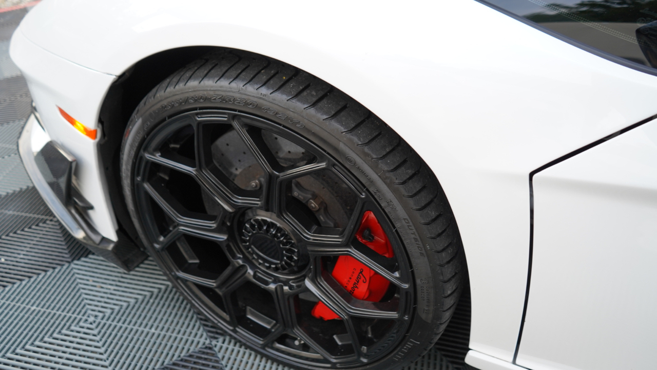 Lamborghini Aventador 2dr Cpe 2014