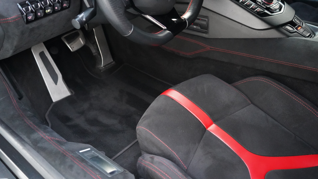 Lamborghini Aventador 2dr Cpe 2014