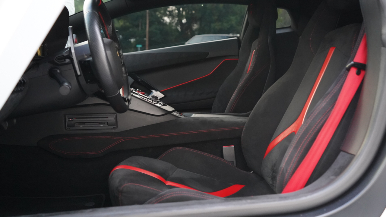 Lamborghini Aventador 2dr Cpe 2014